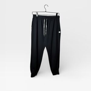 Vuori Women's performance joggers black size small/medium (L)